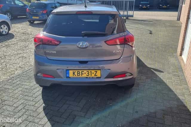 Hyundai i20 (2016) thumbnail 3