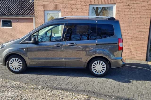 Ford Tourneo Courier (2018) thumbnail 2