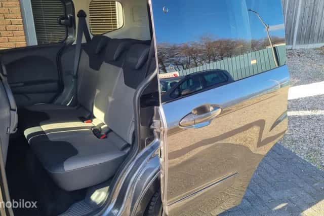 Ford Tourneo Courier (2018) thumbnail 4