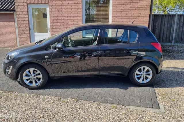 Opel Corsa (2014) thumbnail 2