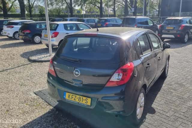 Opel Corsa (2014) thumbnail 3
