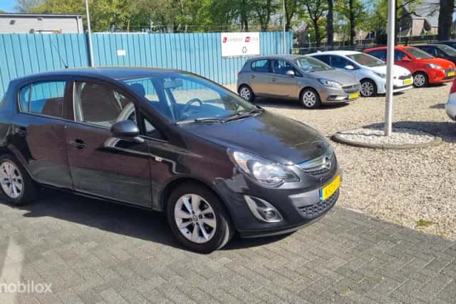 Opel Corsa (2014) thumbnail 4