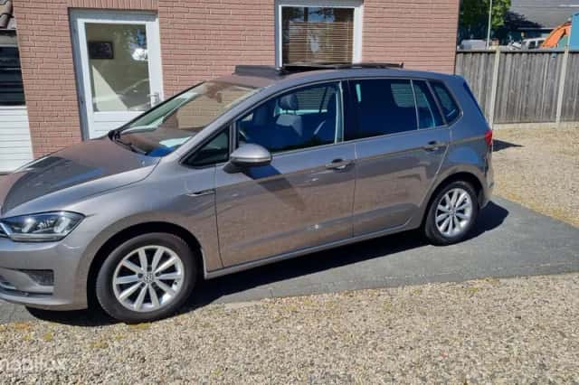 Volkswagen Golf Sportsvan (2015) thumbnail 2