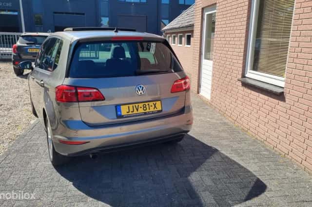 Volkswagen Golf Sportsvan (2015) thumbnail 3