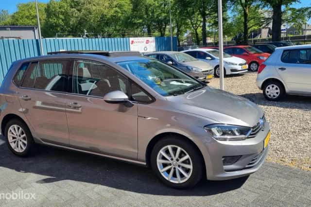 Volkswagen Golf Sportsvan (2015) thumbnail 4