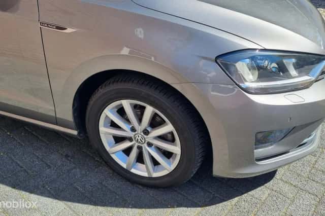 Volkswagen Golf Sportsvan (2015) thumbnail 5