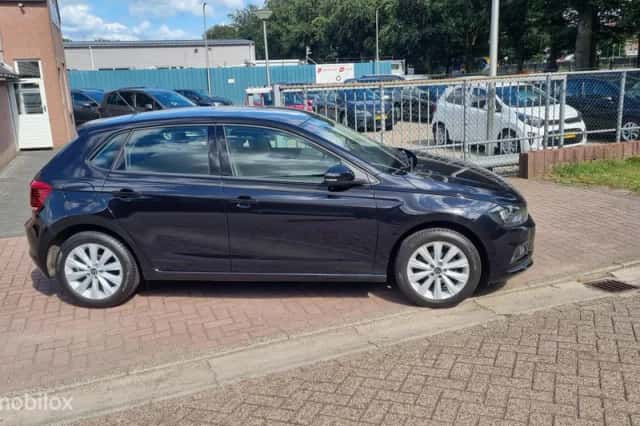 Volkswagen Polo (2018) thumbnail 2