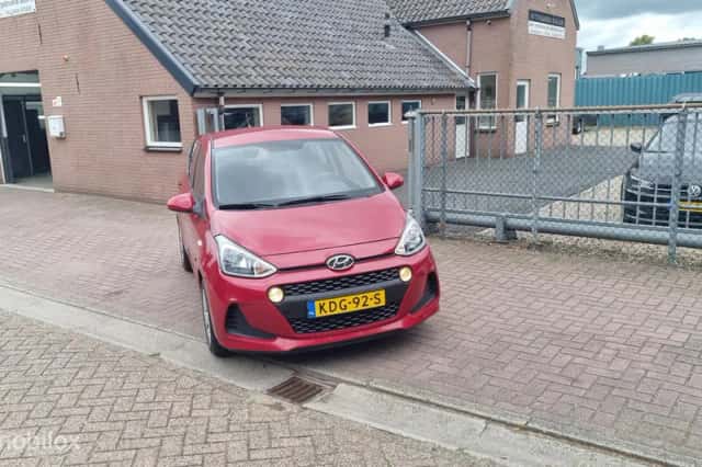 Hyundai i10 (2017) thumbnail 1
