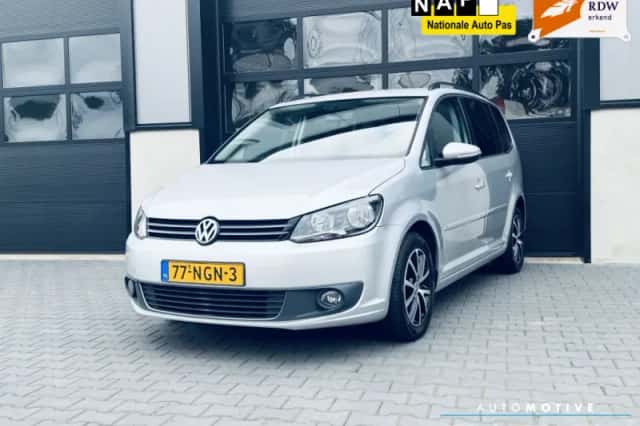 Volkswagen Touran (2010) thumbnail 1