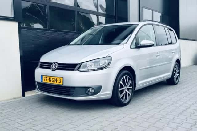 Volkswagen Touran (2010) thumbnail 2