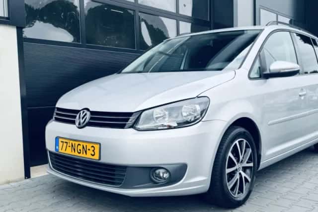 Volkswagen Touran (2010) thumbnail 3