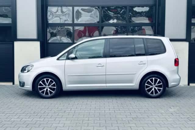 Volkswagen Touran (2010) thumbnail 4