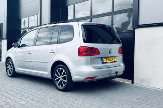 Volkswagen Touran (2010) thumbnail 5