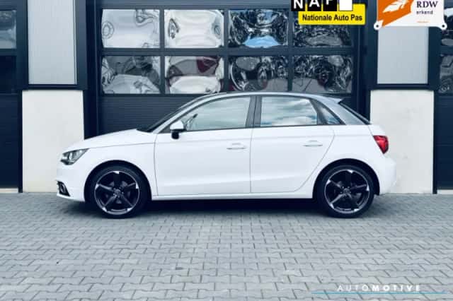 Audi A1 (2012) thumbnail 4