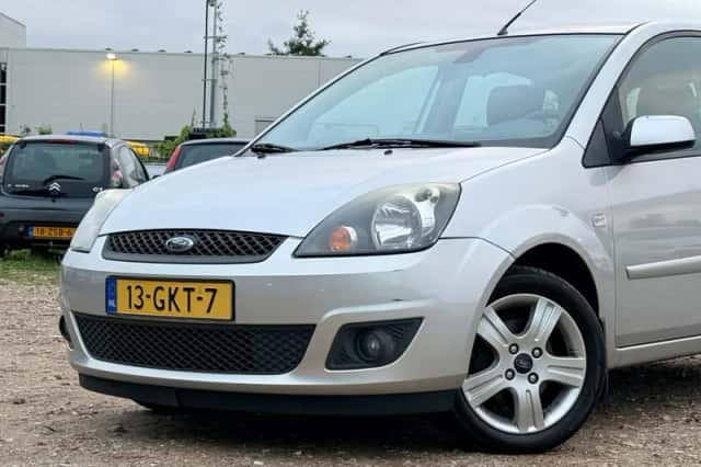 Ford Fiesta (2008) thumbnail 2