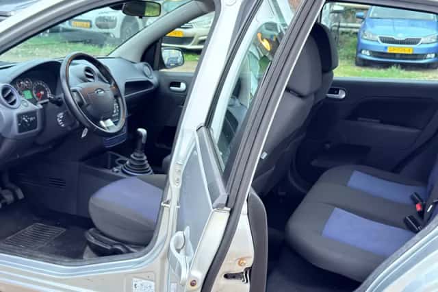 Ford Fiesta (2008) thumbnail 5