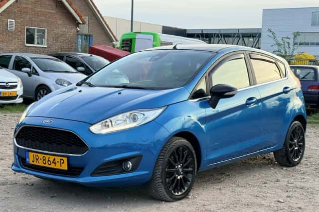 Ford Fiesta (2016) thumbnail 3