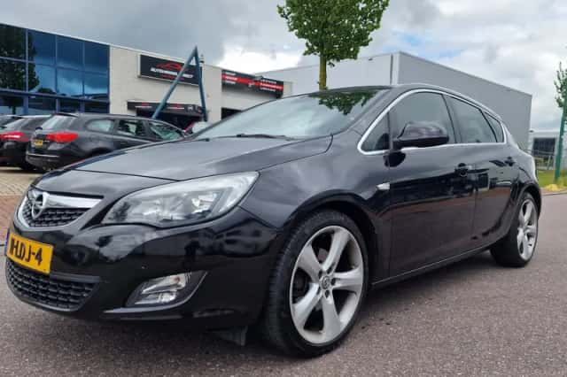 Opel Astra (2010) thumbnail 1