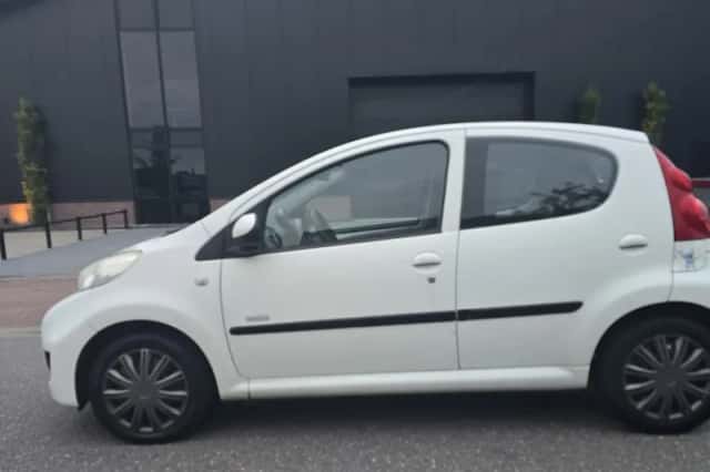 Peugeot 107 (2011) thumbnail 2
