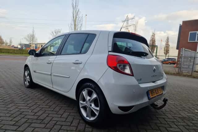 Renault Clio (2012) thumbnail 3