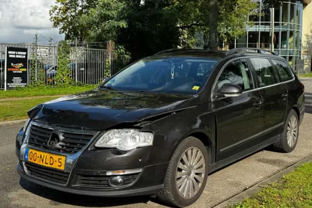 Volkswagen Passat (2010) thumbnail 1