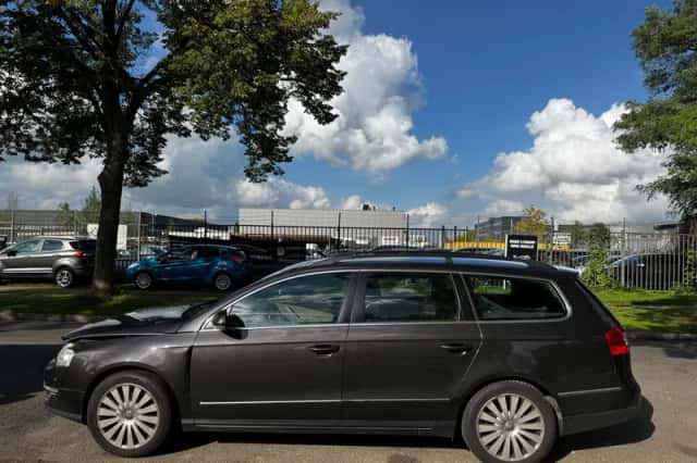Volkswagen Passat (2010) thumbnail 2