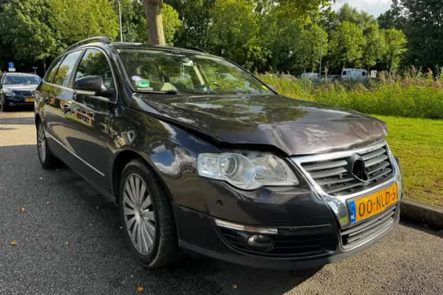 Volkswagen Passat (2010) thumbnail 5