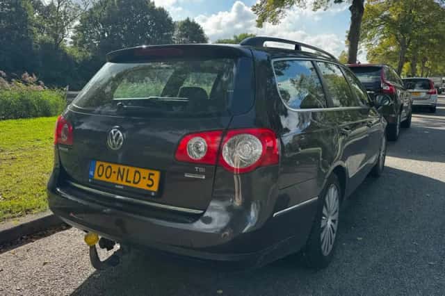 Volkswagen Passat (2010) thumbnail 6