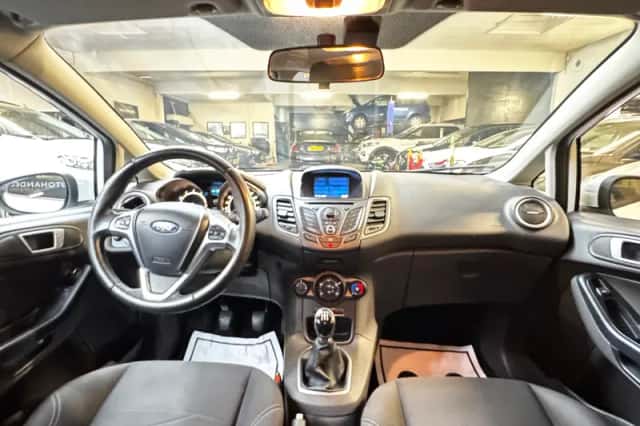 Ford Fiesta (2014) thumbnail 3