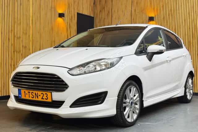 Ford Fiesta (2014) thumbnail 4