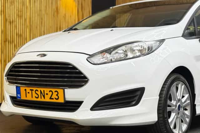 Ford Fiesta (2014) thumbnail 5