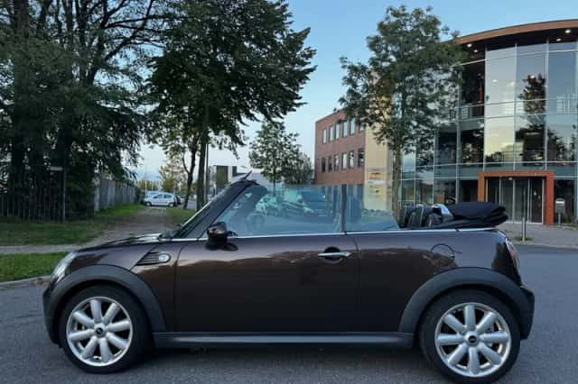 MINI Cabrio (2009) thumbnail 2