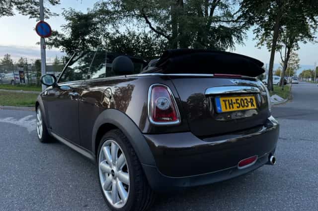 MINI Cabrio (2009) thumbnail 6