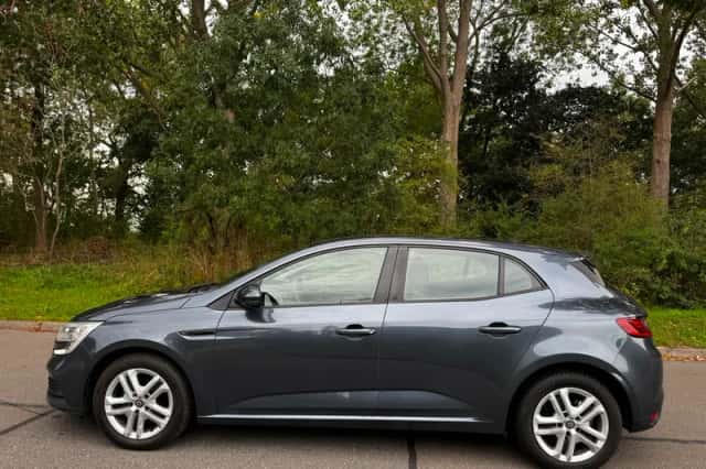 Renault Mégane (2016) thumbnail 2