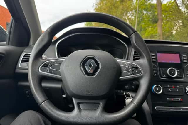 Renault Mégane (2016) thumbnail 3