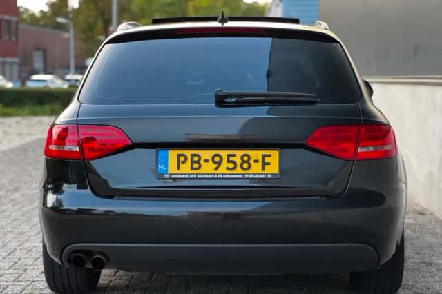 Audi A4 (2009) thumbnail 4