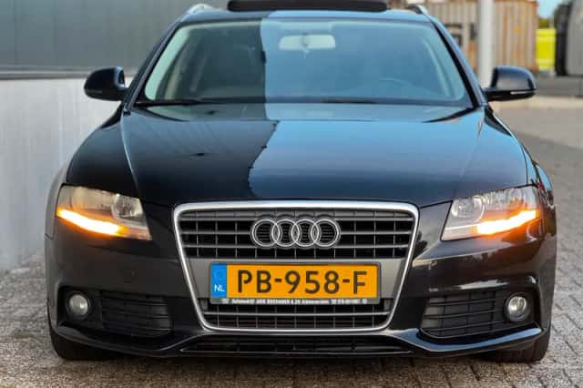 Audi A4 (2009) thumbnail 5
