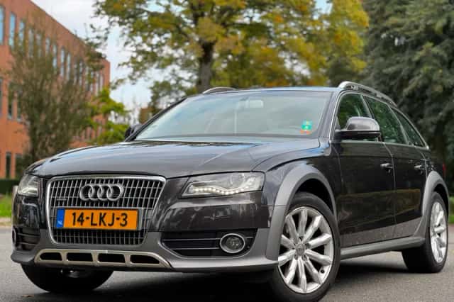 Audi A4 Allroad (2010) thumbnail 1