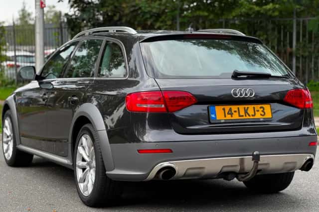 Audi A4 Allroad (2010) thumbnail 3