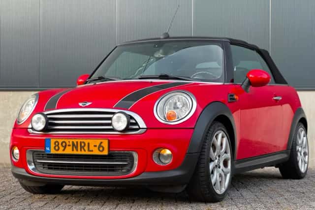MINI Cabrio (2010) thumbnail 4