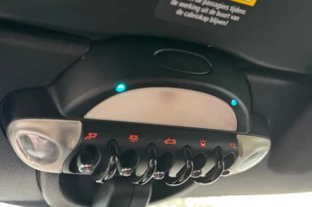 MINI Cabrio (2010) thumbnail 6