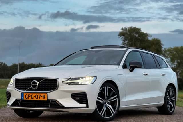 Volvo V60 (2019) thumbnail 1