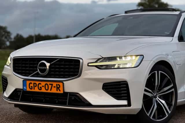 Volvo V60 (2019) thumbnail 2