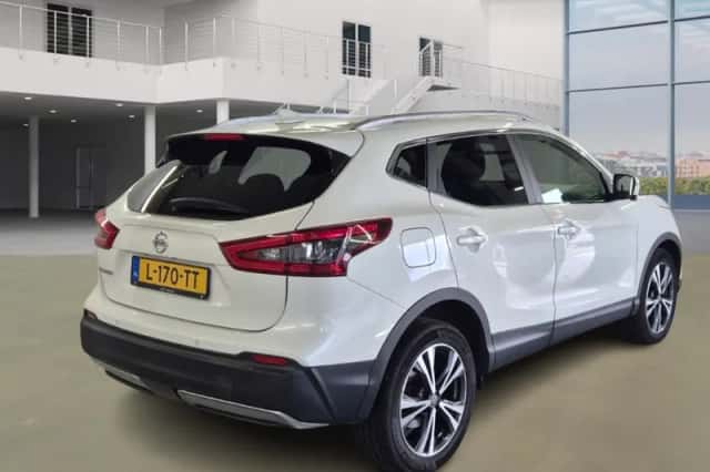 Nissan Qashqai (2017) thumbnail 3