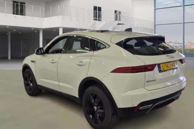 Jaguar E-Pace (2021) thumbnail 4