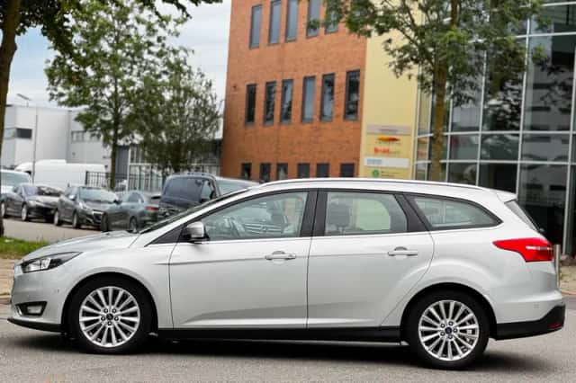 Ford Focus (2015) thumbnail 2