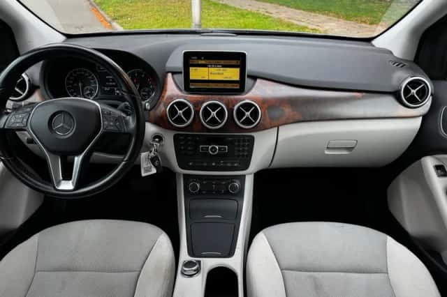 Mercedes-Benz B-Klasse (2012) thumbnail 3