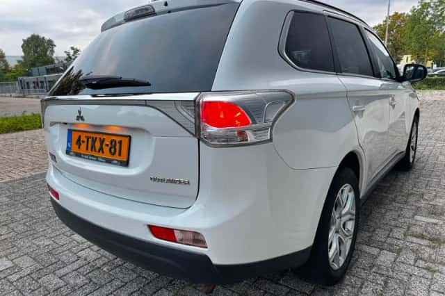 Mitsubishi Outlander (2014) thumbnail 5