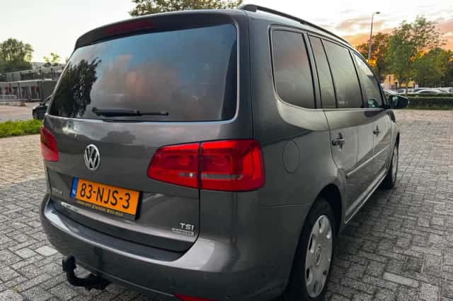 Volkswagen Touran (2010) thumbnail 6