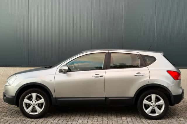 Nissan Qashqai (2009) thumbnail 2